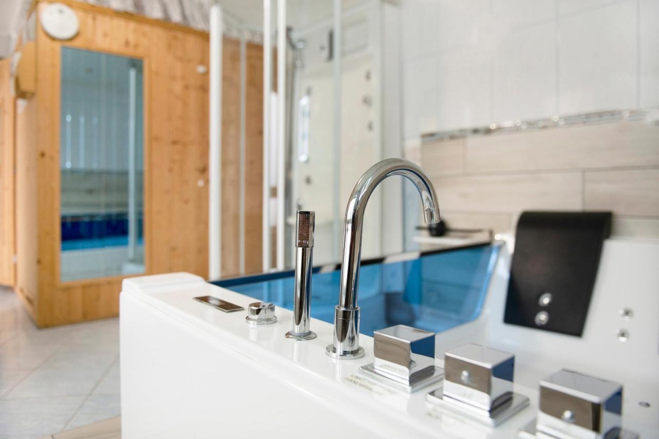 Spawo Mit Sauna Und Whirpool Pfullendorf Buitenkant foto