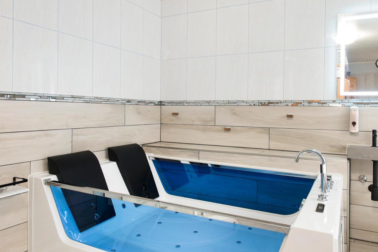 Spawo Mit Sauna Und Whirpool Pfullendorf Buitenkant foto