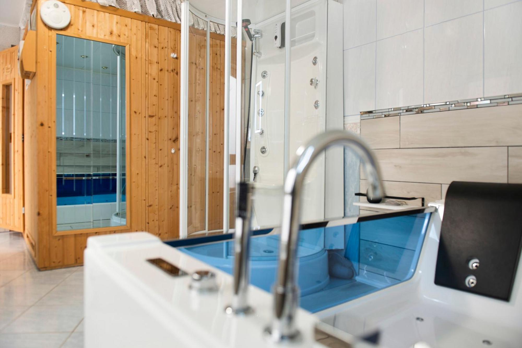 Spawo Mit Sauna Und Whirpool Pfullendorf Buitenkant foto