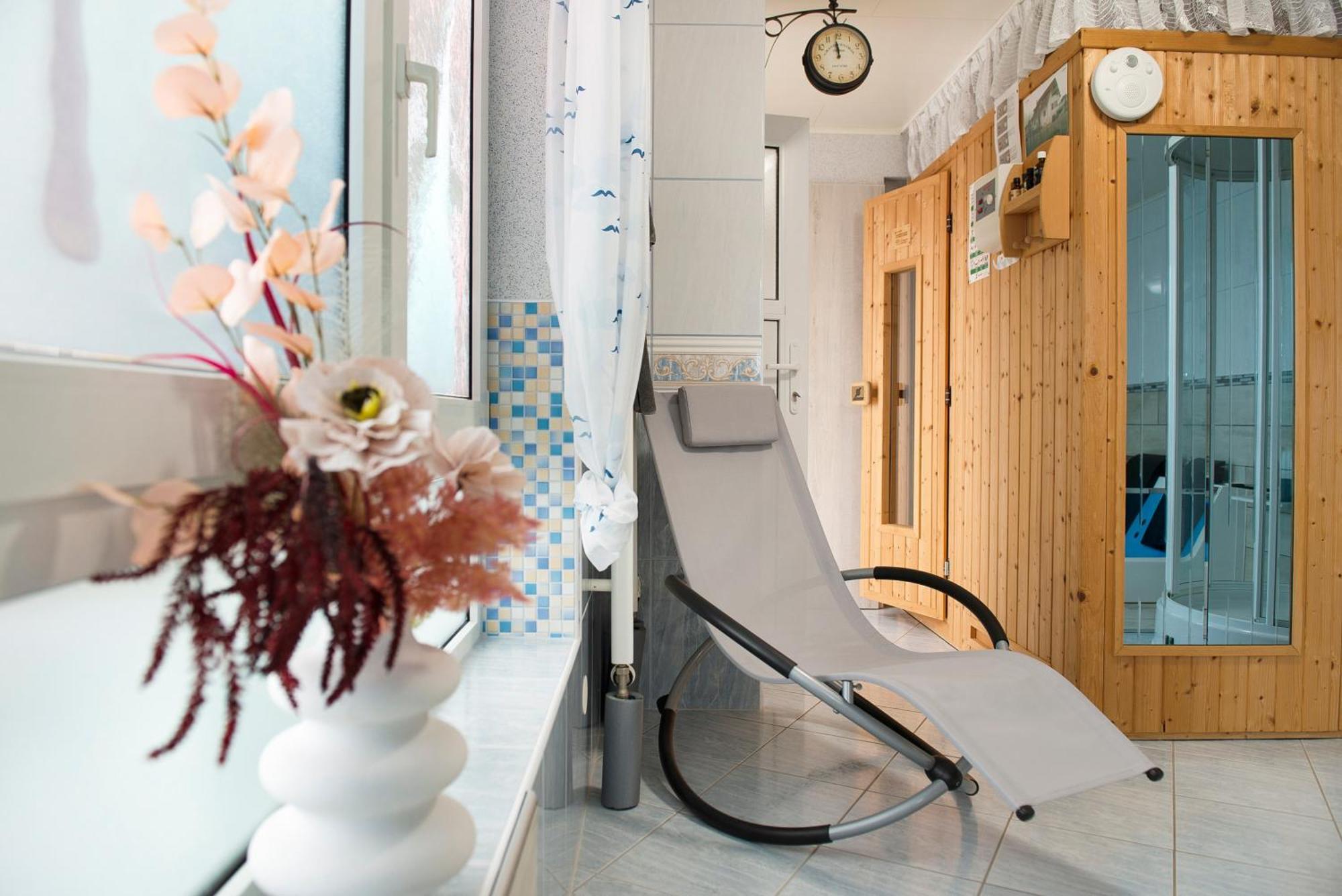 Spawo Mit Sauna Und Whirpool Pfullendorf Buitenkant foto