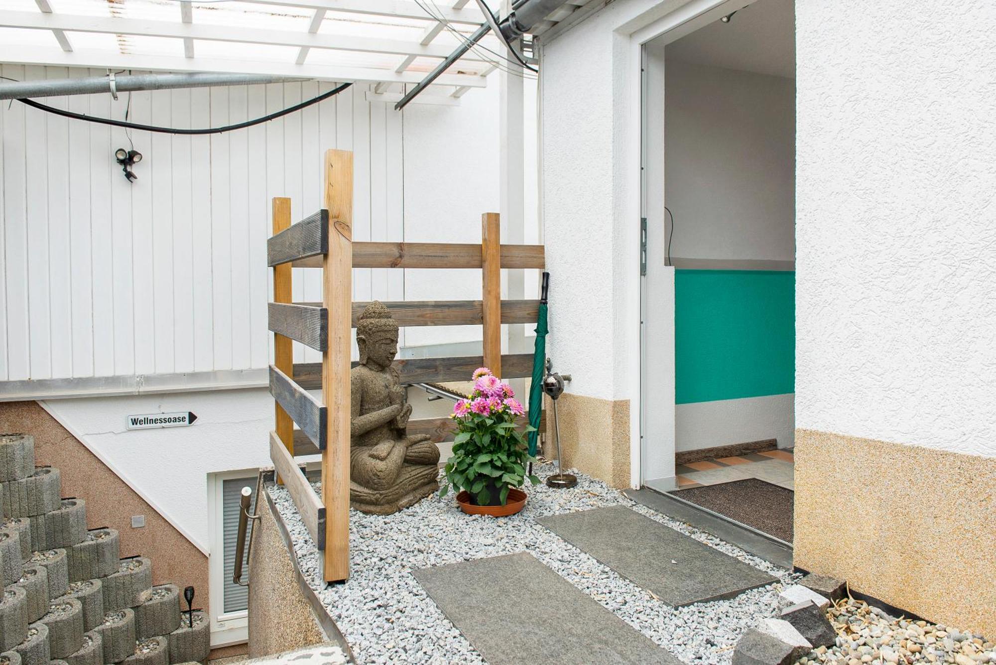 Spawo Mit Sauna Und Whirpool Pfullendorf Buitenkant foto