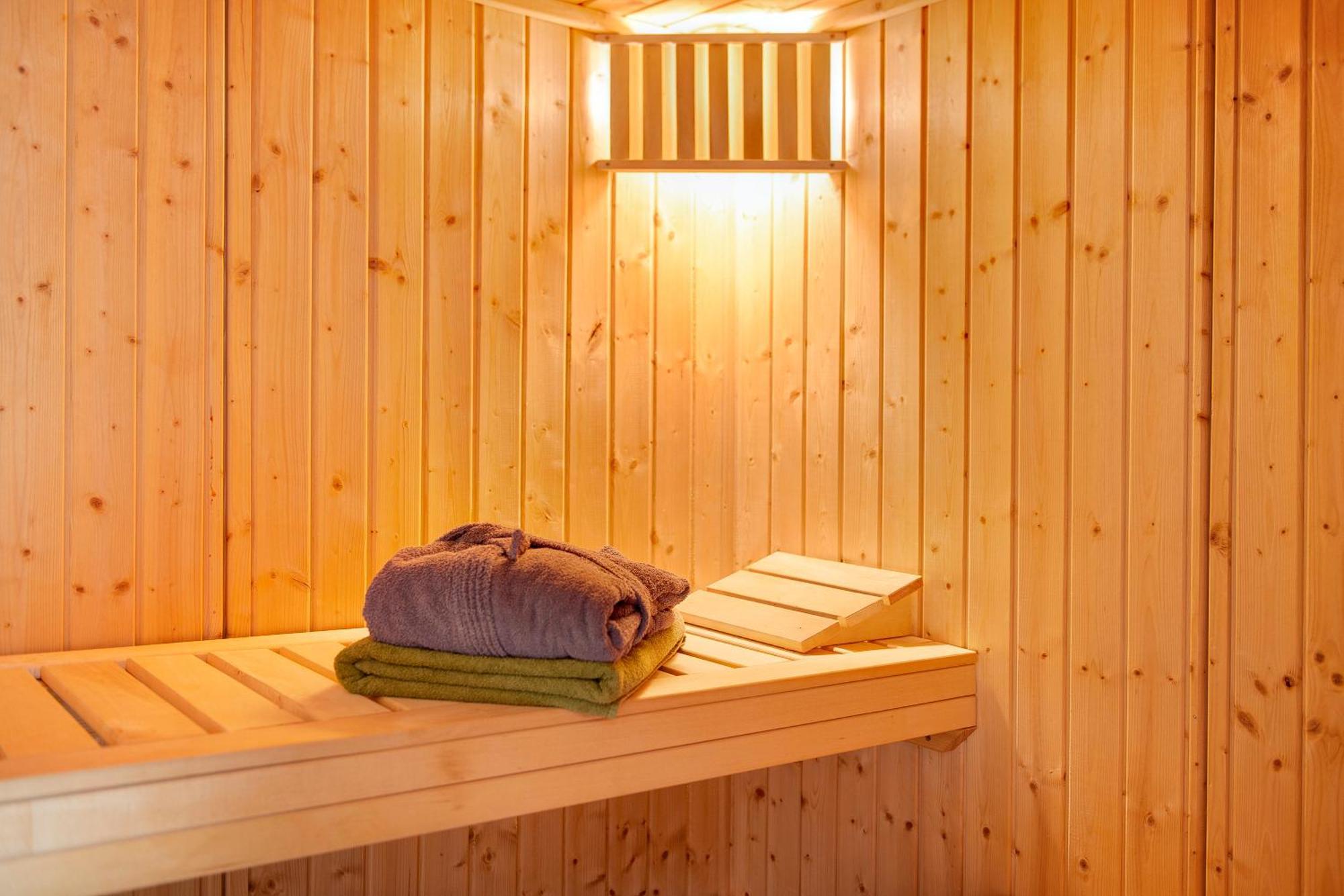 Spawo Mit Sauna Und Whirpool Pfullendorf Buitenkant foto